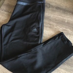 Adidas track pants size XL - Some minor pilling